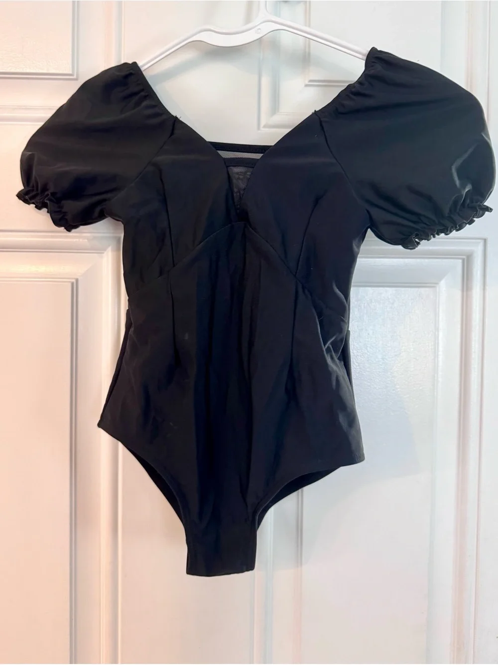 Girls Black Puff-Sleeve Leo, Fits like a 5-6